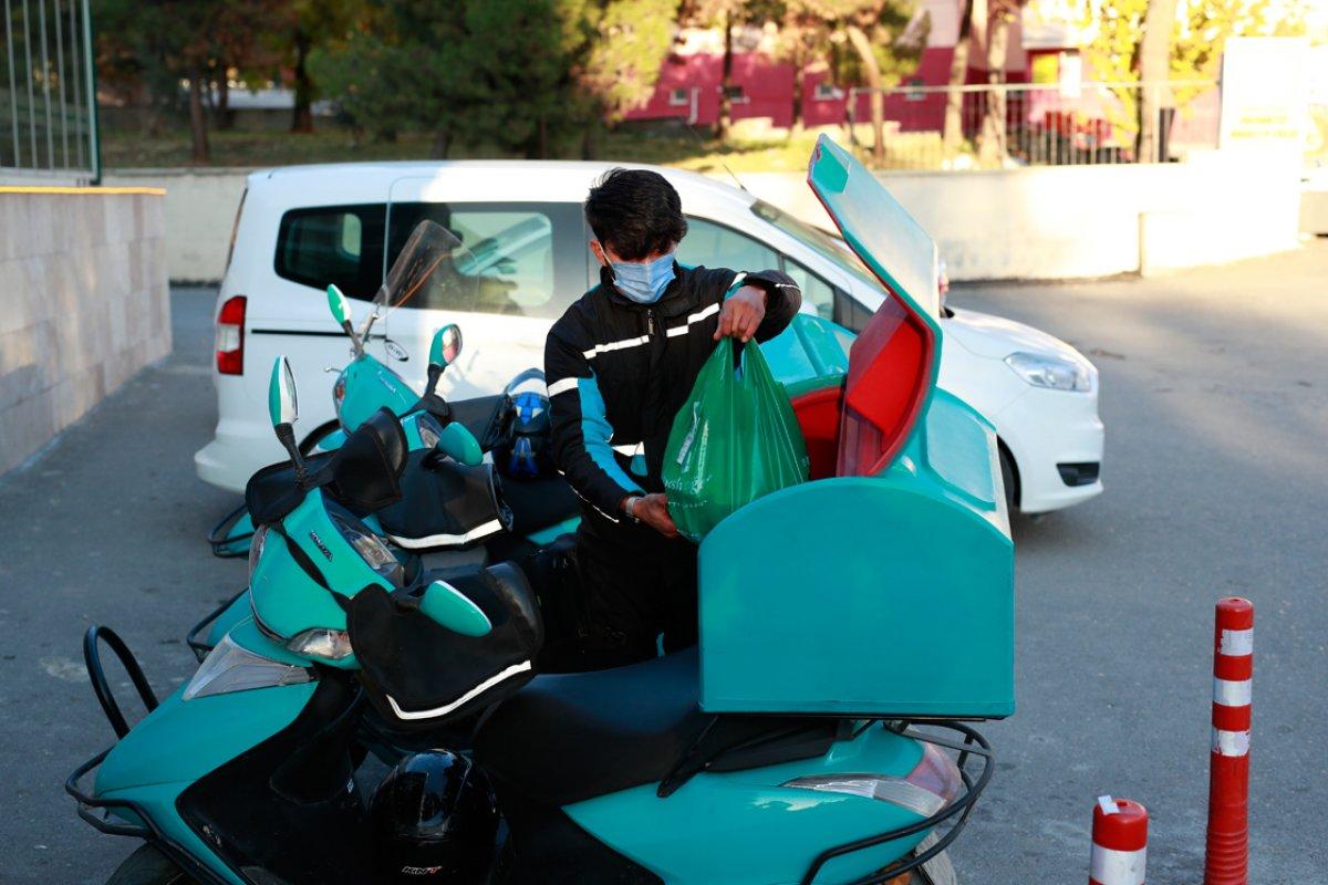 Motorlu kuryeler görev başında