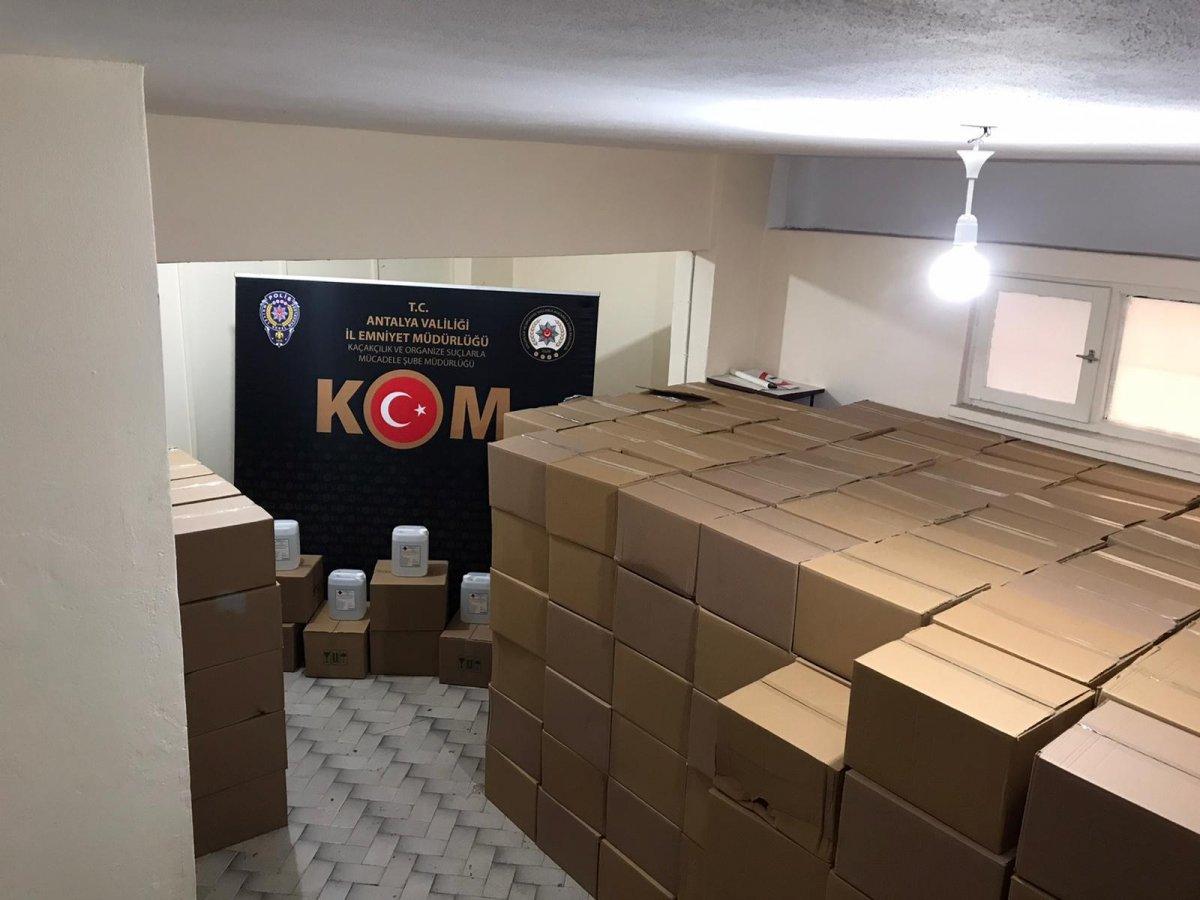 Antalya'da 15,5 ton sahte içki yılbaşı öncesi piyasaya sürülmeden yakalandı