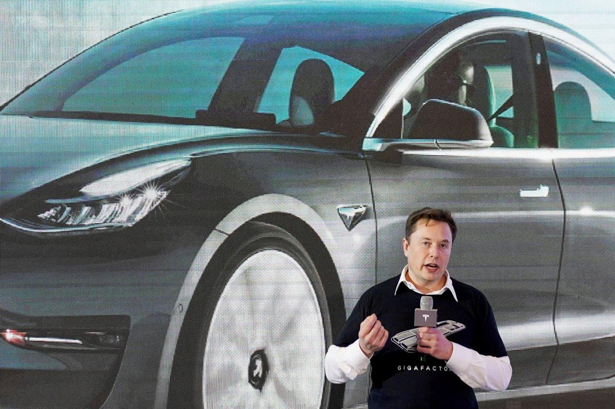 Elon Musk'tan Apple itirafı: Satacaktım