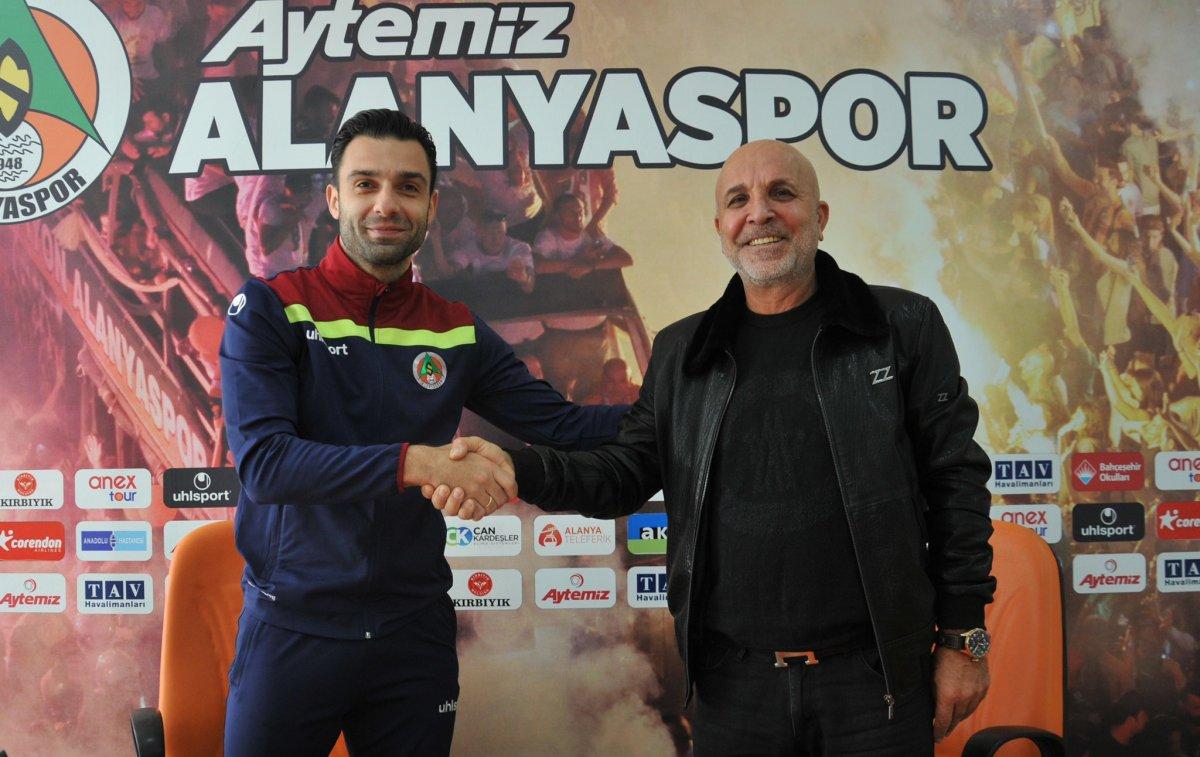 Tzavellas 2 yıl daha Alanyaspor'da