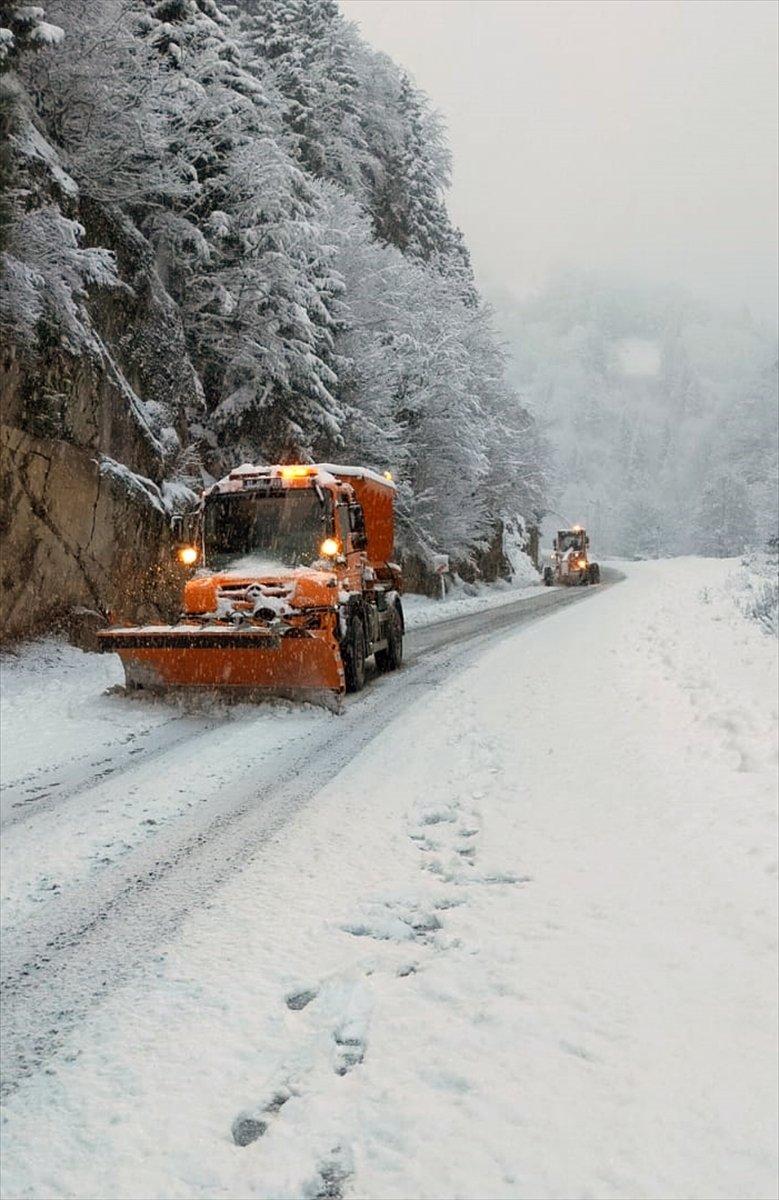 Rize'de kar yağışı etkisini gösterdi