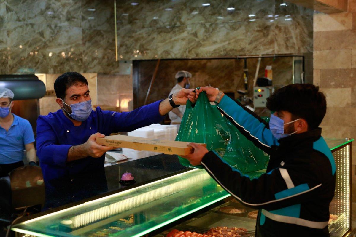 Motorlu kuryeler görev başında