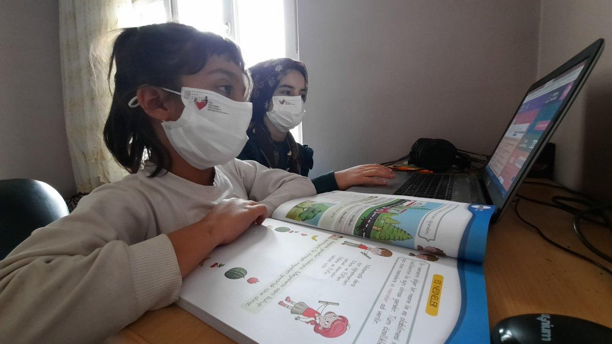 Mardin'deki öğrenci, ders için her gün 1 kilometre yürüyor