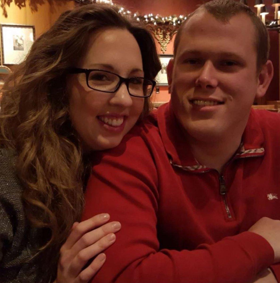 ABD’de bir asker, hamile eşini 3 yaşındaki kızlarının önünde öldürdü