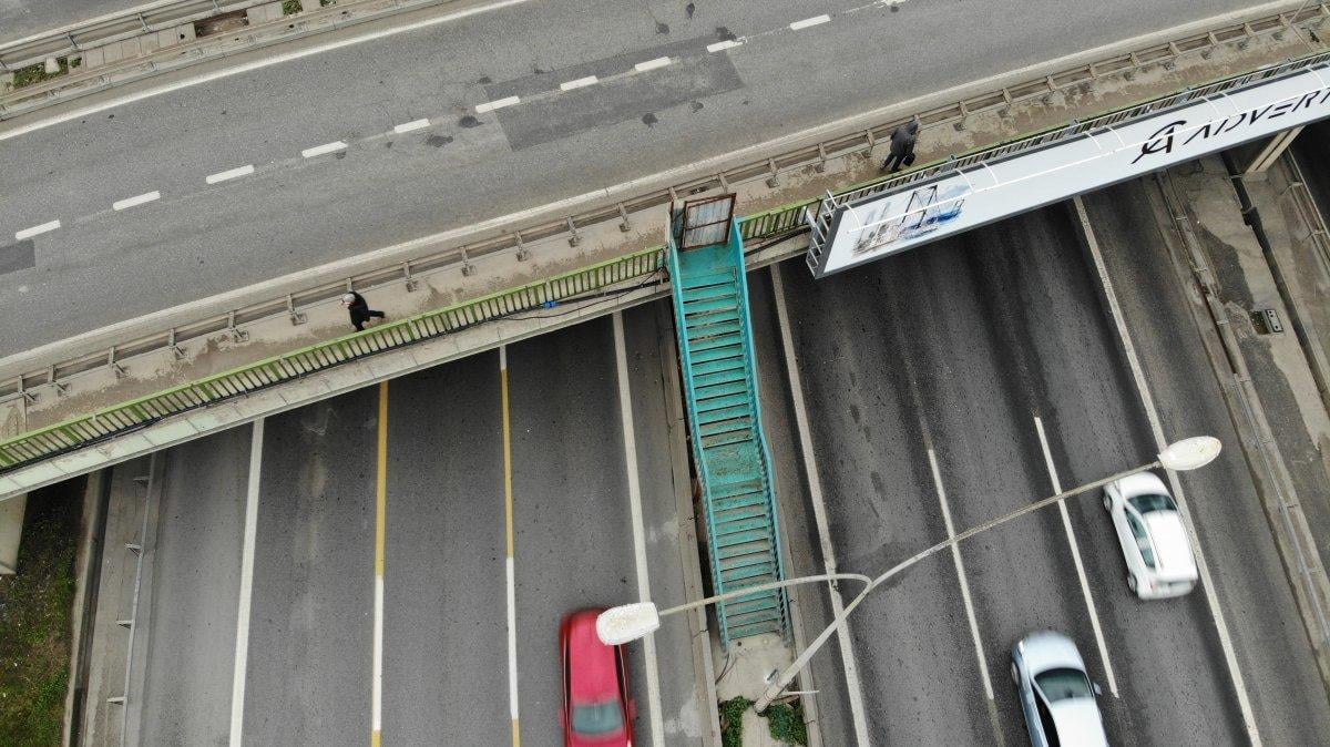 D-100 karayolunda görenleri şaşkına çeviren merdiven