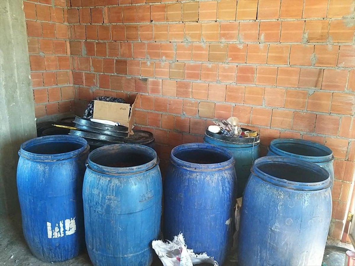 Adana polisi 3 bin 520 litre sahte içki ele geçirdi