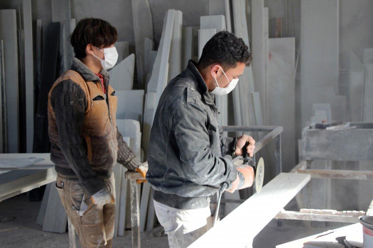 Düzceli mermer mezar ustası: Bize daha fazla iş çıkarmayın