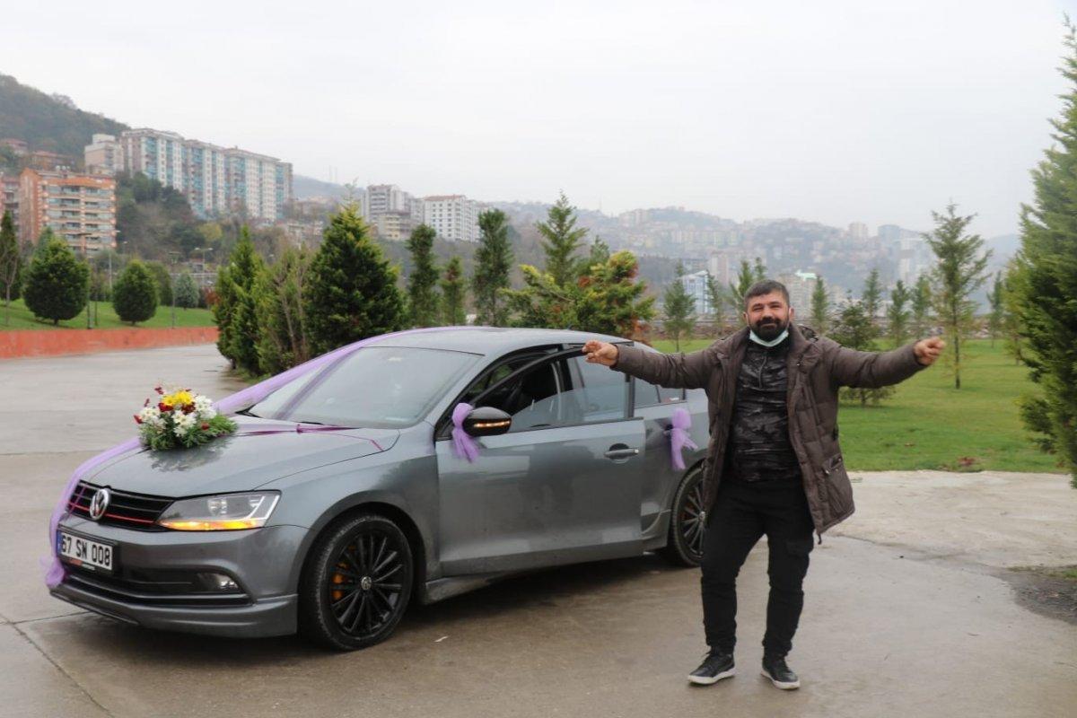 Zonguldak'ta boşanma davasına gelin arabasıyla gitti