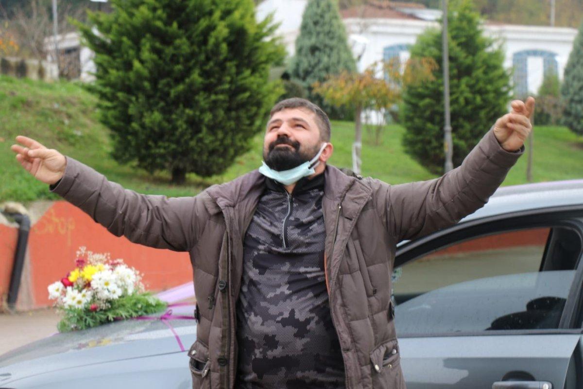 Zonguldak'ta boşanma davasına gelin arabasıyla gitti