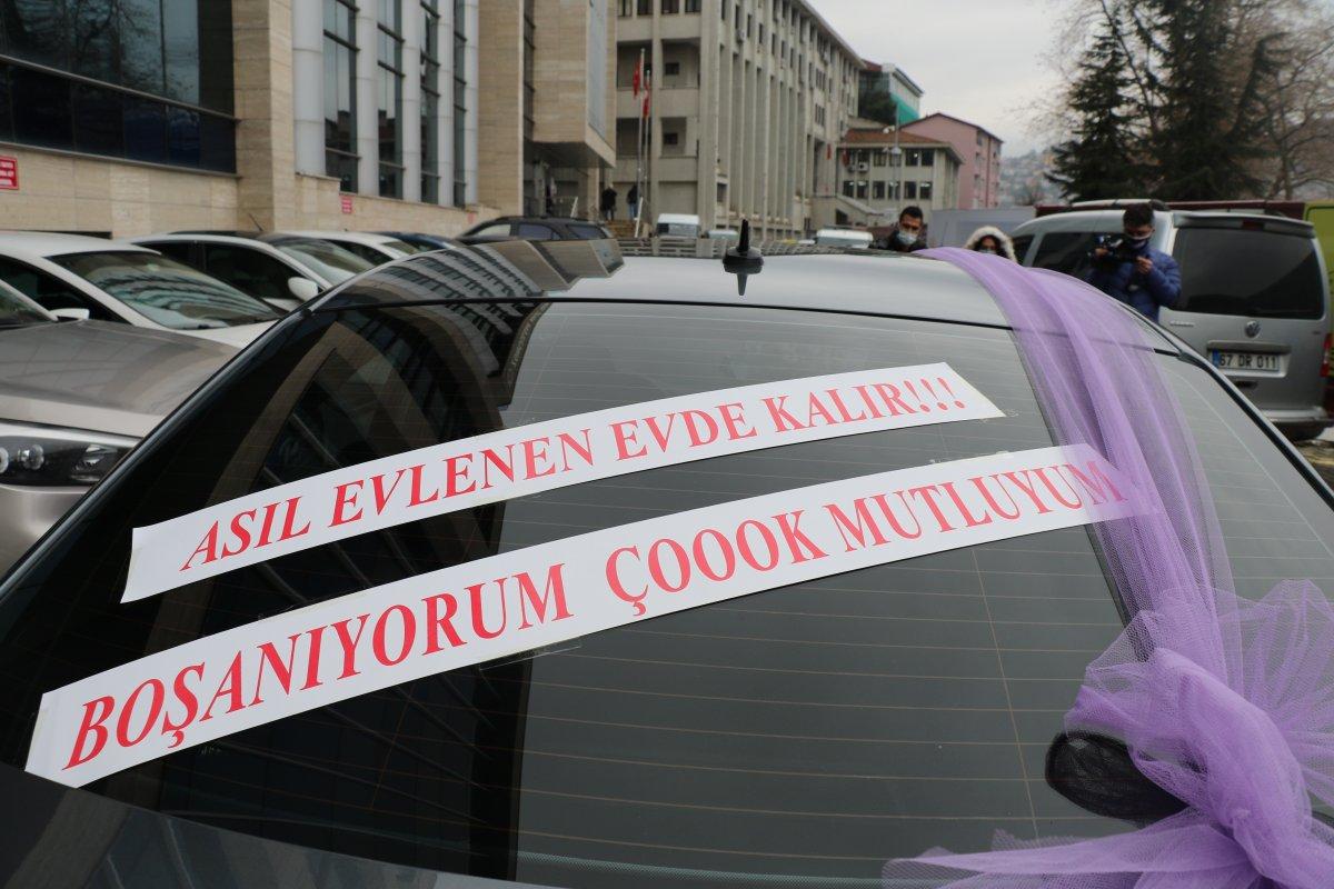 Zonguldak'ta boşanma davasına gelin arabasıyla gitti