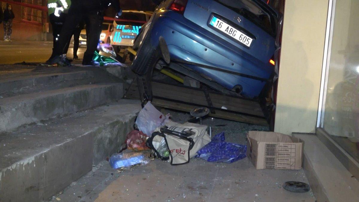 Bursa’da alkollü sürücü durakta bekleyen kadına çarptı