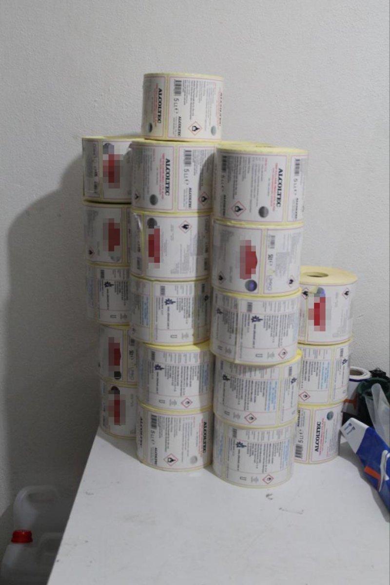 İzmir'de yılbaşı öncesi 21 ton sahte alkol ele geçirildi