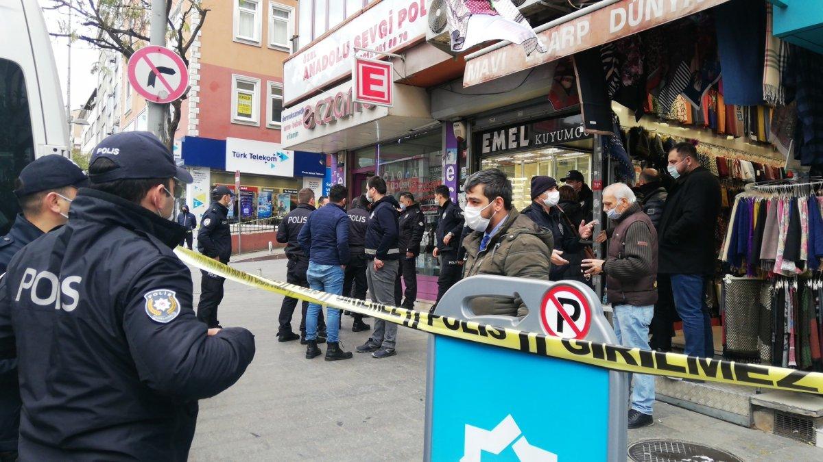 Kağıthane’de kuyumcuya gelen soyguncu, çalışanı ve komşu esnafı bıçakladı