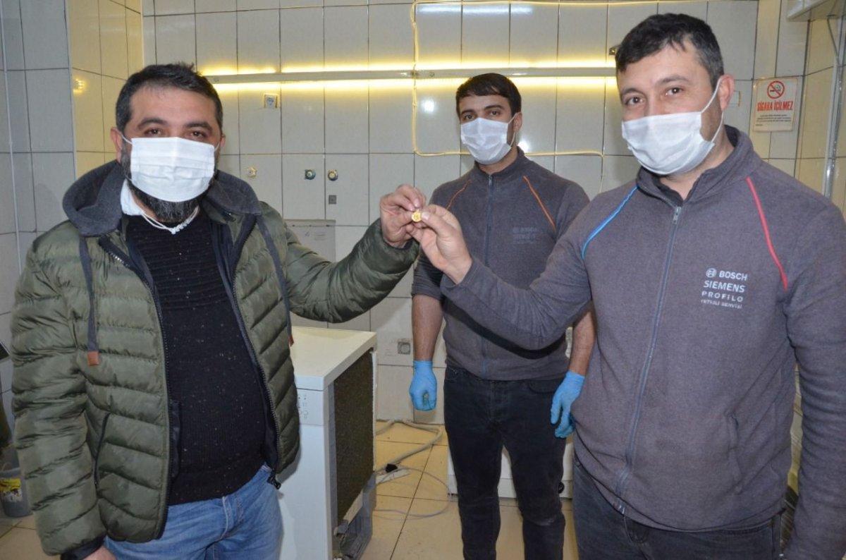 Kahramanmaraş'ta kaybettikleri altını tıkanan boruda buldular