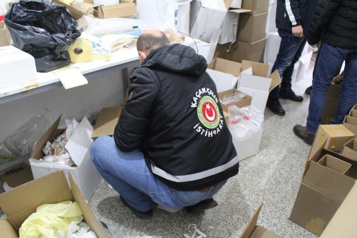 İzmir'de yılbaşı öncesi 21 ton sahte alkol ele geçirildi