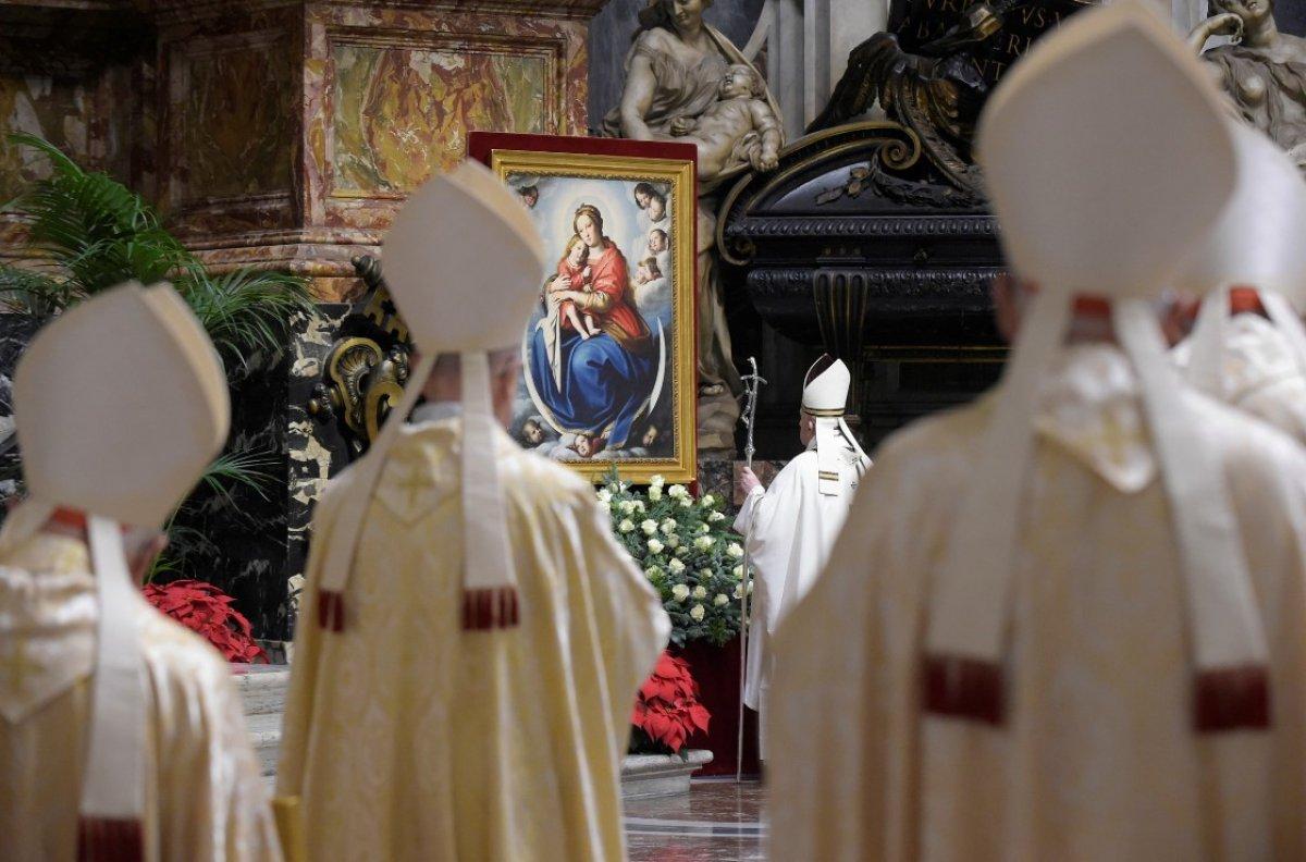 Vatikan'da korona önlemli Noel ayini yapıldı