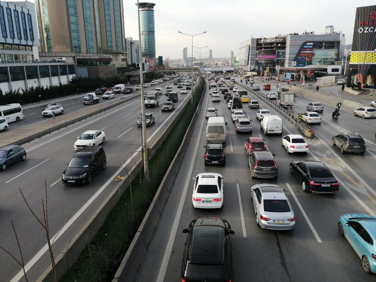 Kısıtlama öncesi İstanbul trafiğinde yoğunluk arttı