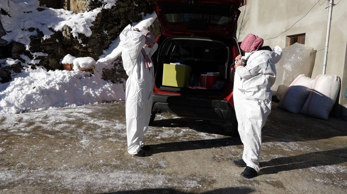 Trabzon'da filyasyon ekibi yoğun kar yağışına rağmen çalışıyor