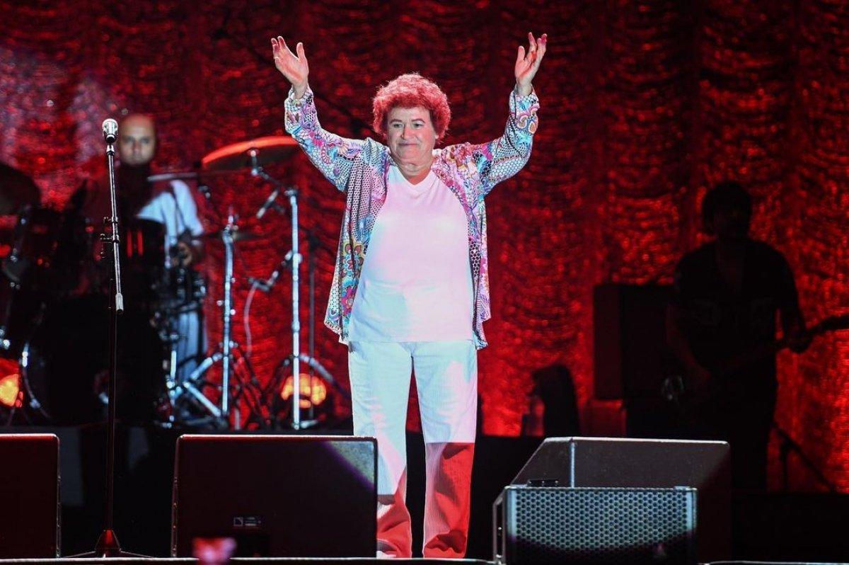 Selda Bağcan: Açık giyinmek ayıp geliyor bana