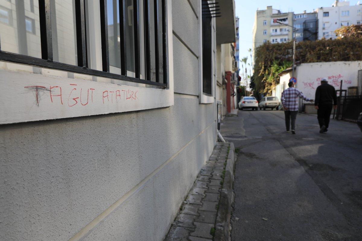 Antalya'da 'Tağut Atatürk' yazan şüpheli gözaltına alındı