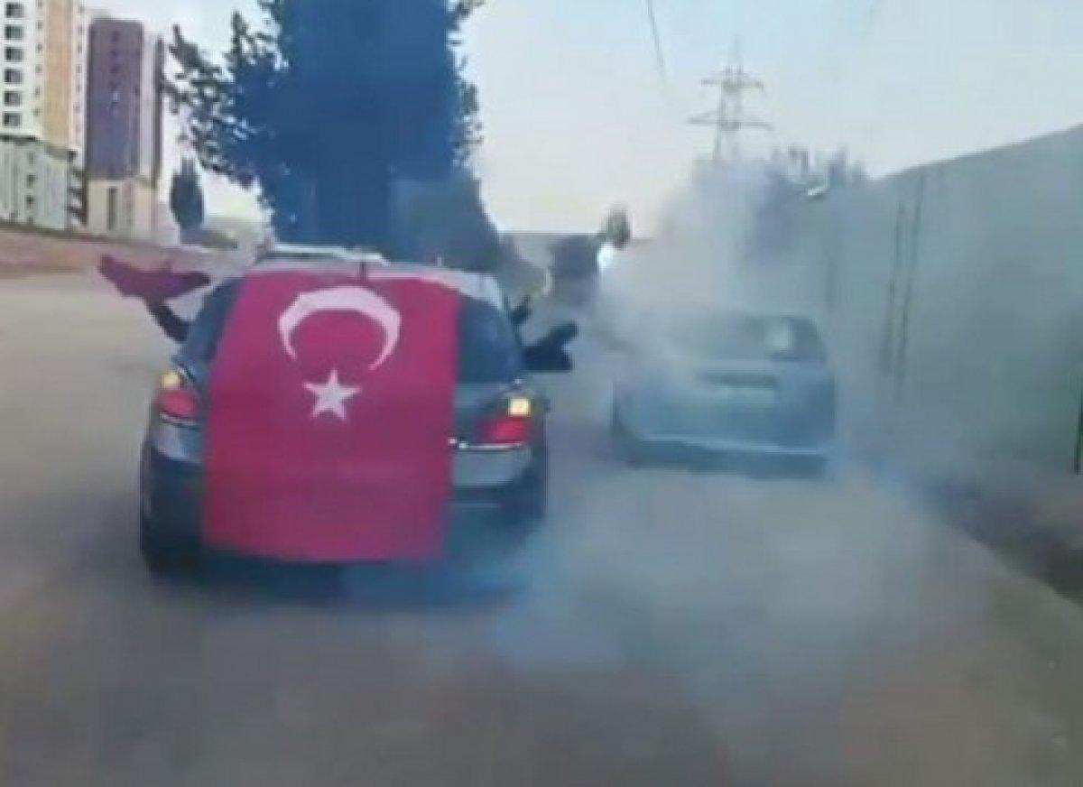 Antalya’da gençlerin driftli asker eğlencesi