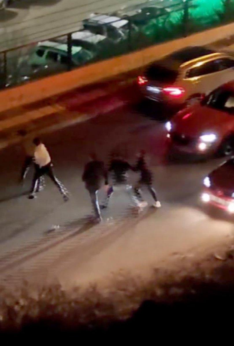 Ankara'da içki şişeli ve yumruklu kavga kamerada