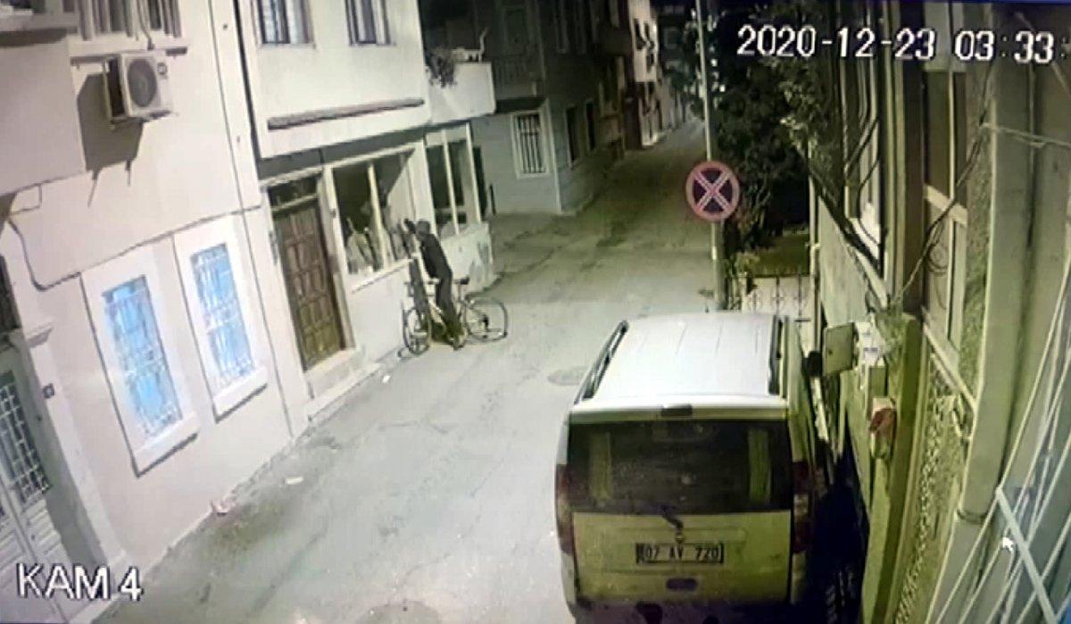 Antalya'da 'Tağut Atatürk' yazan şüpheli gözaltına alındı