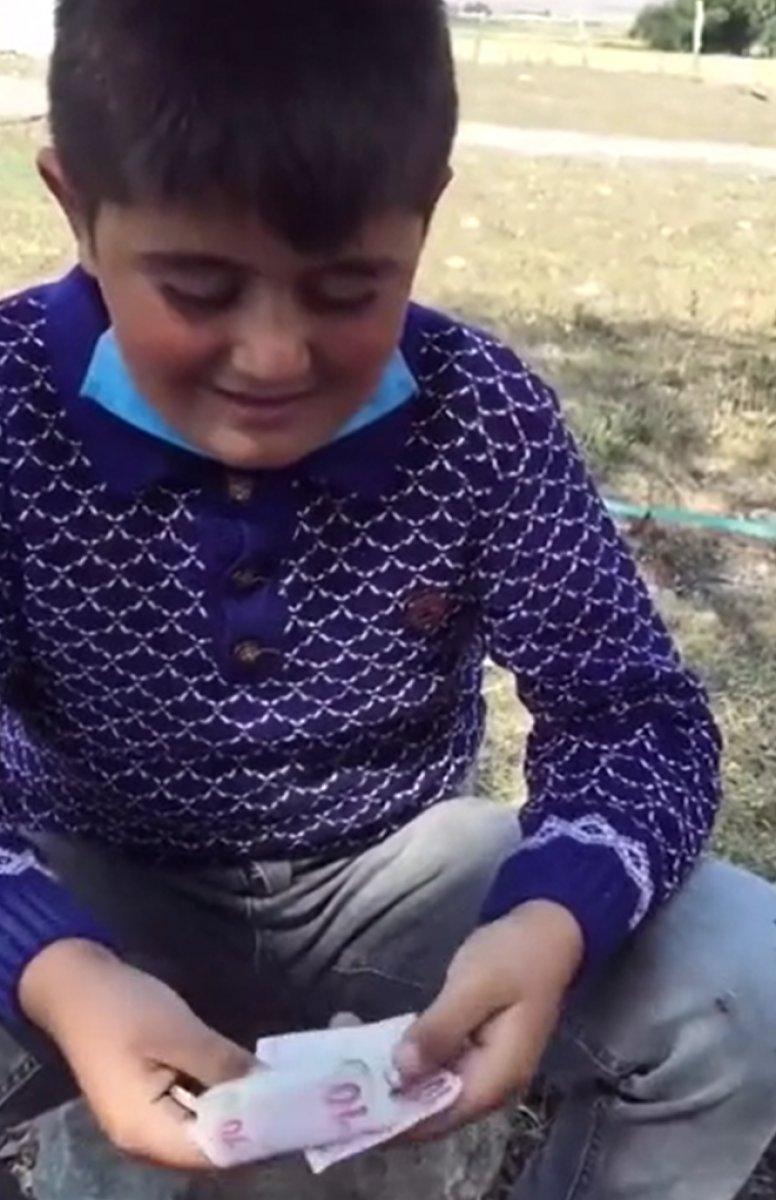 Kuşlarını satan Karslı Hakan'ın mutluluğu