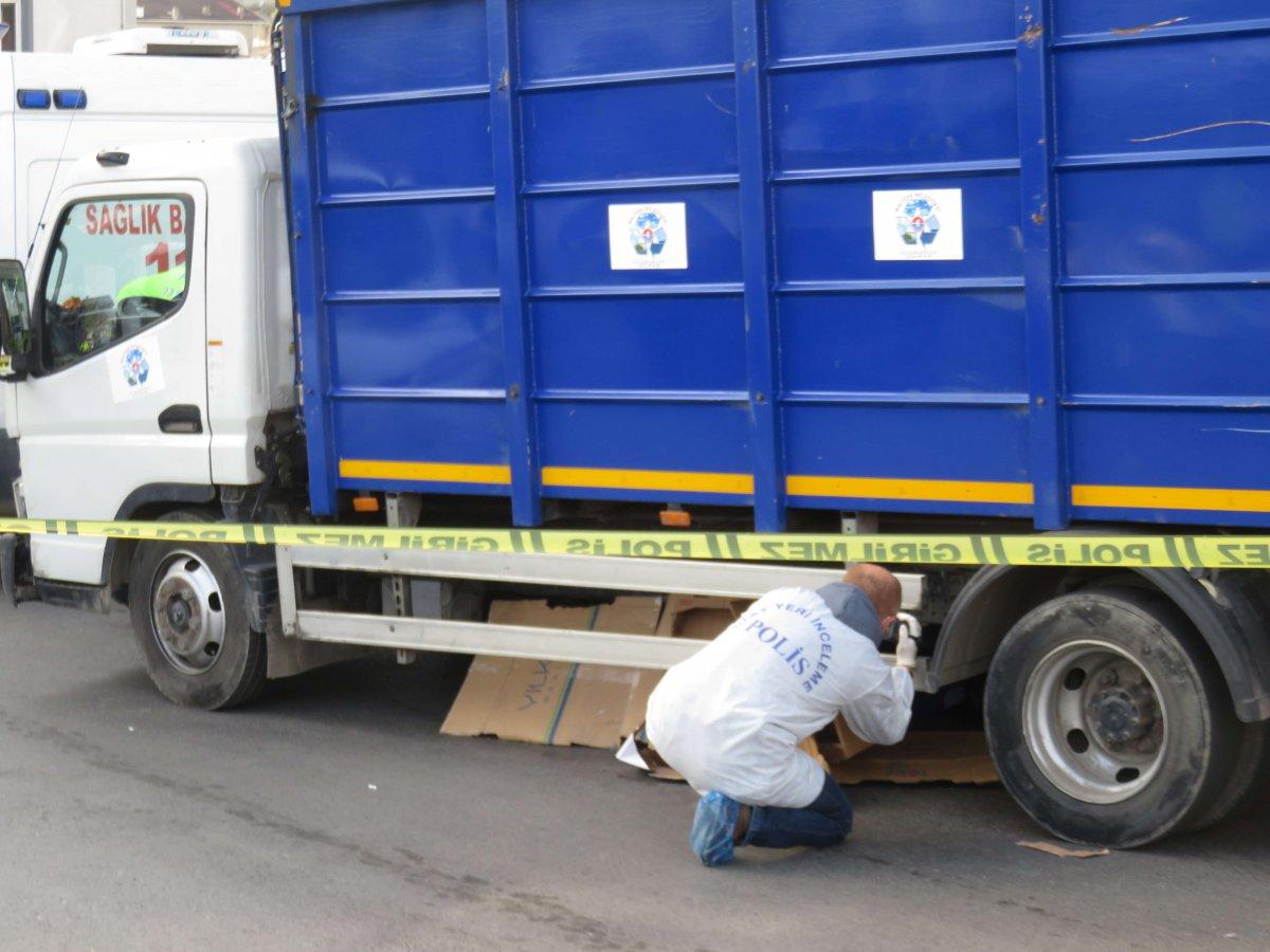Maltepe'de geri dönüşüm kamyonun altında kalan 70 yaşındaki öldü