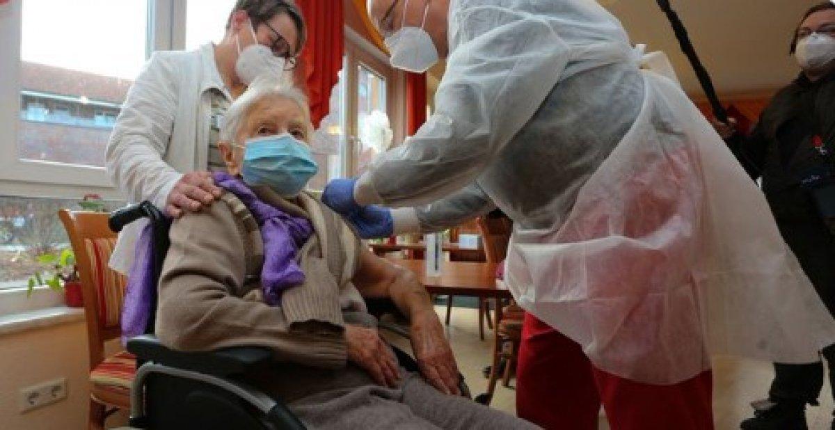 Almanya’da ilk koronavirüs aşısı 101 yaşındaki kadına yapıldı