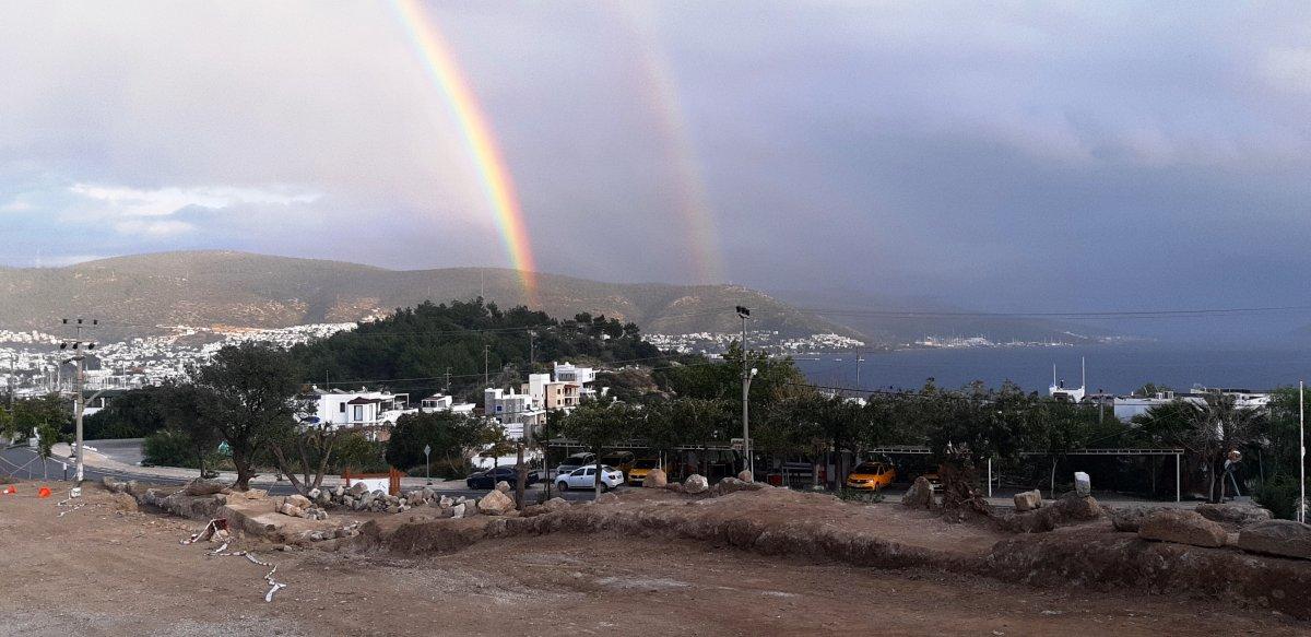 Muğla'da yağmur sonrası çıkan gökkuşağı kartpostallık manzara oluşturdu
