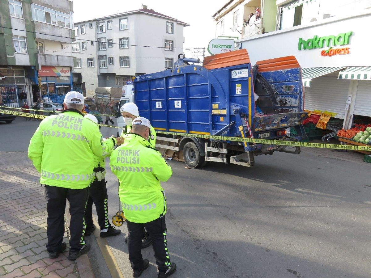 Maltepe'de geri dönüşüm kamyonun altında kalan 70 yaşındaki öldü