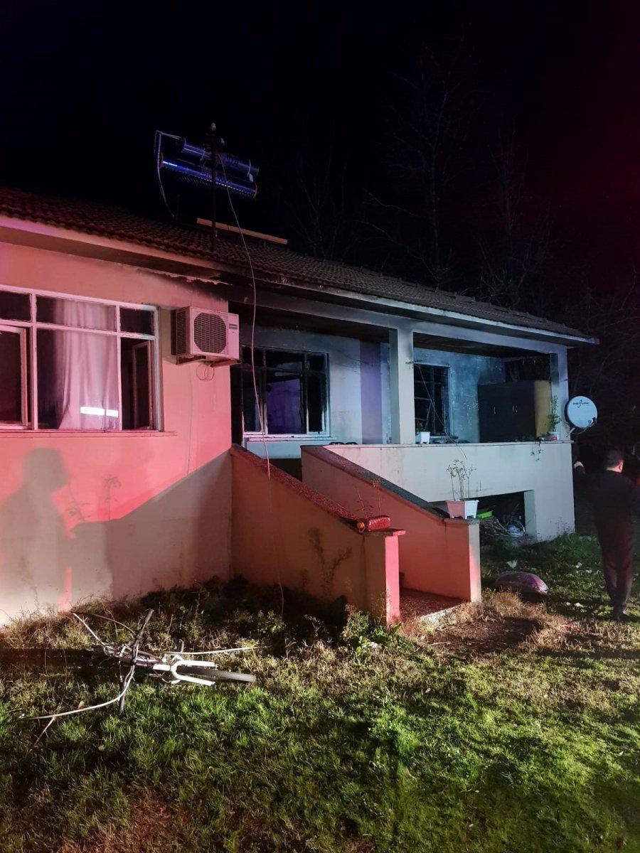 Sakarya'da çıkan yangında baba ve kızı yaşamını yitirdi