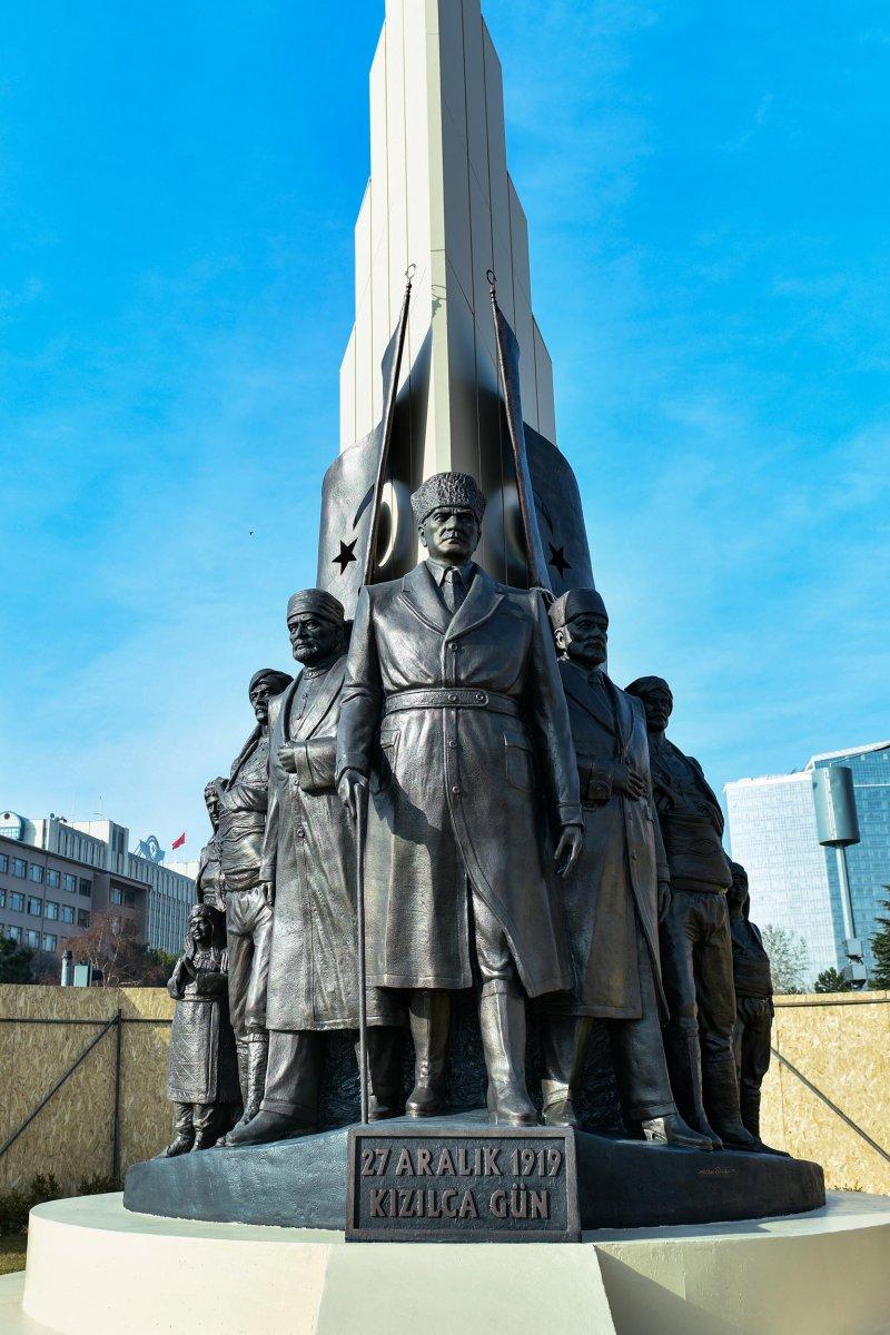 CHP, Ankara'ya bir heykel daha yaptı