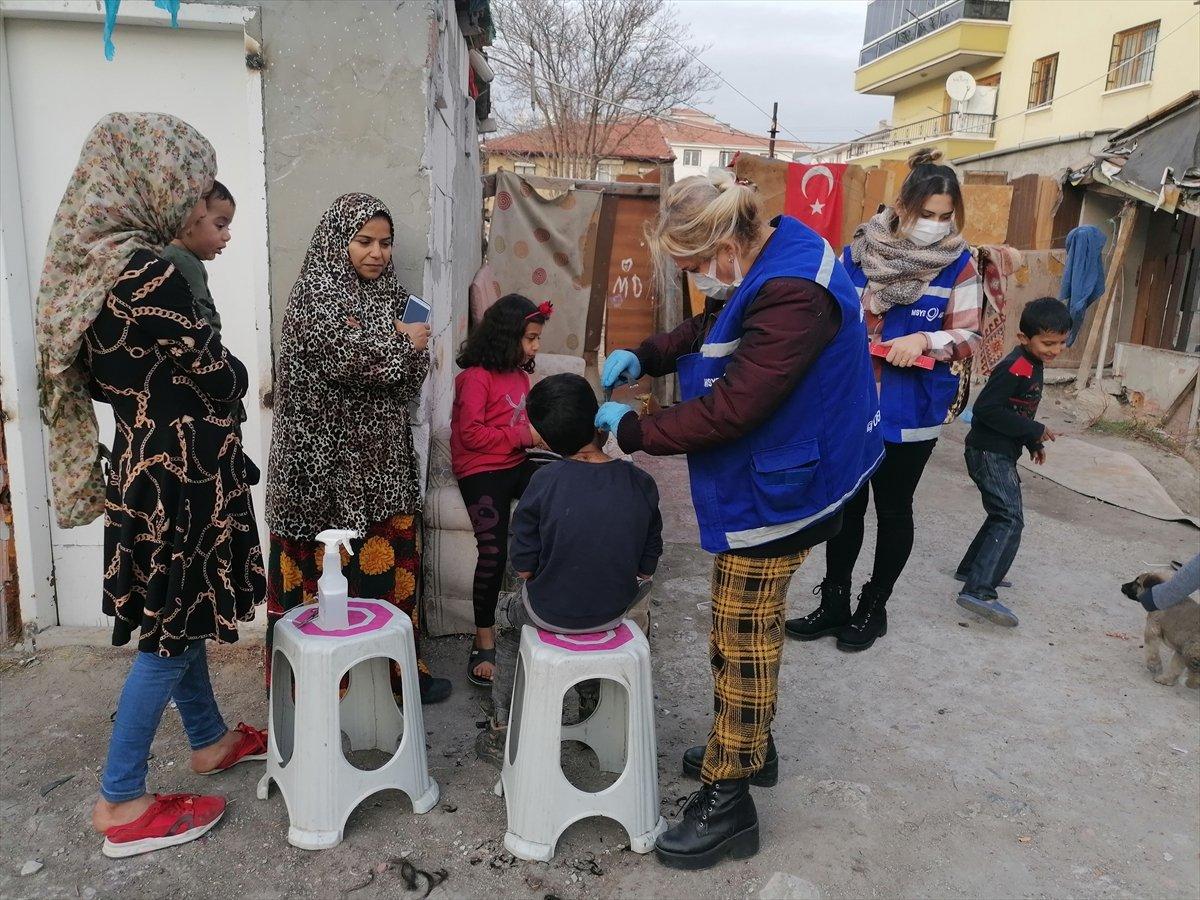 Ankara'da göçmen çocuklar için saç kesimi etkinliği