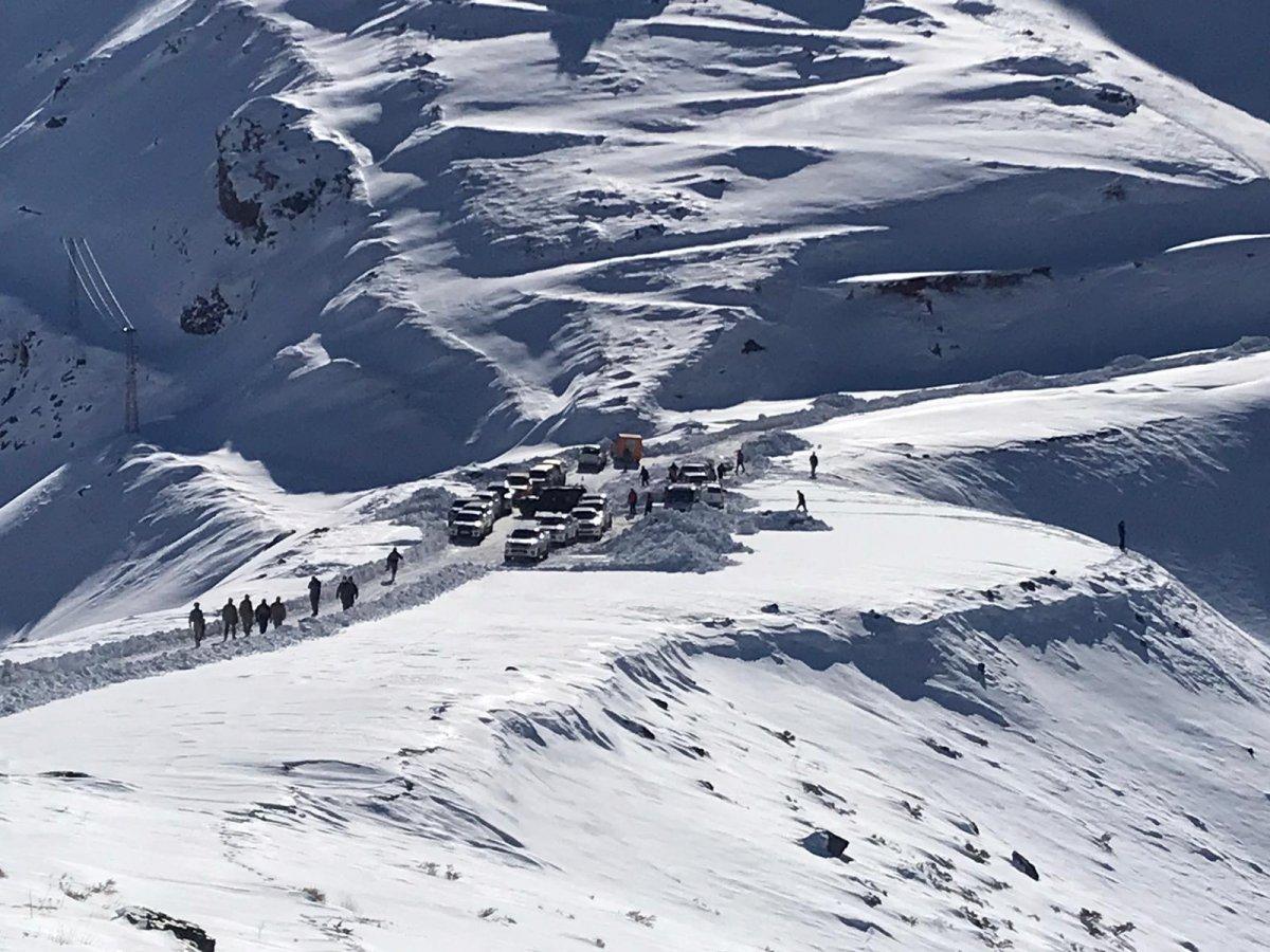 MSB: Şemdinli'de çığ altından çıkarılan bir personel şehit oldu