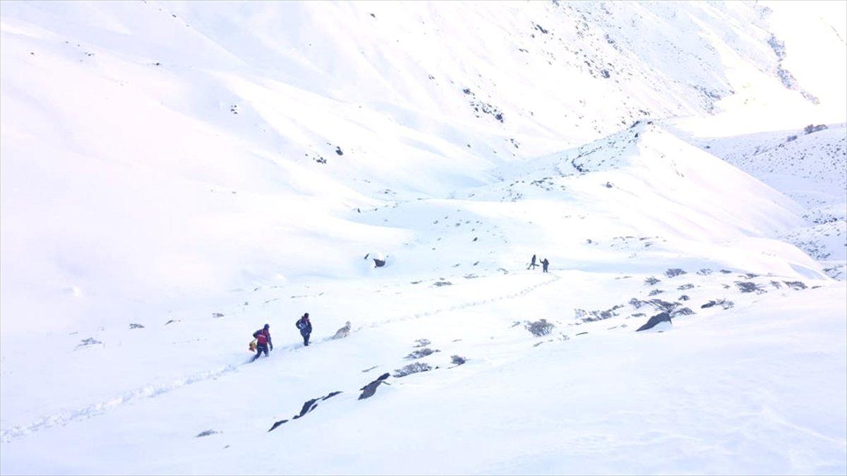 MSB: Şemdinli'de çığ altından çıkarılan bir personel şehit oldu