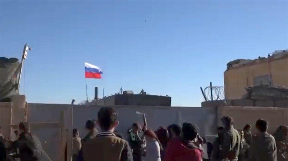 Ayn İsa'da PKK yandaşları, Rusya'ya ait askeri üssü taşladı