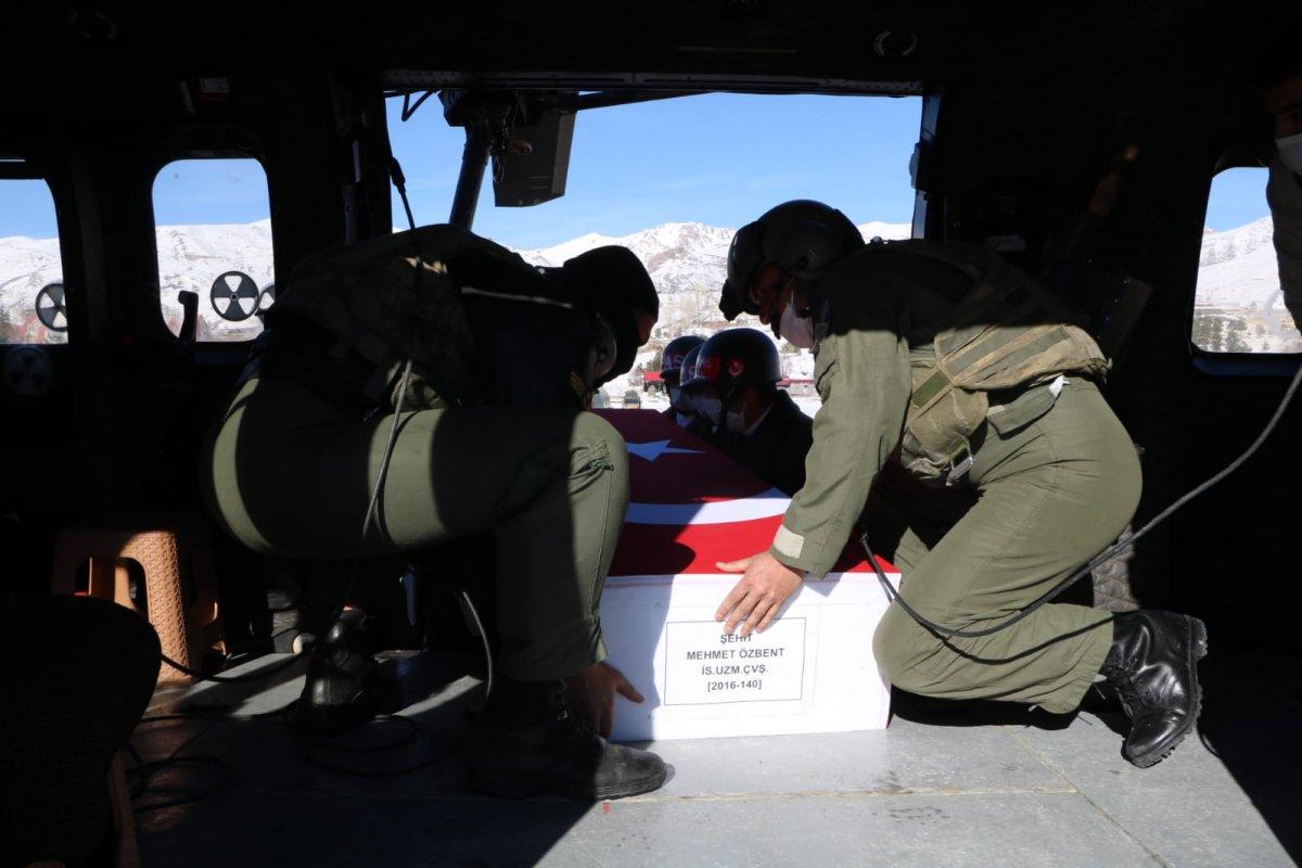 MSB: Şemdinli'de çığ altından çıkarılan bir personel şehit oldu