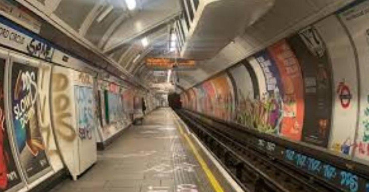 İngiltere’nin en ünlü metro istasyonu Oxford Circus'u grafiti ile kapladılar