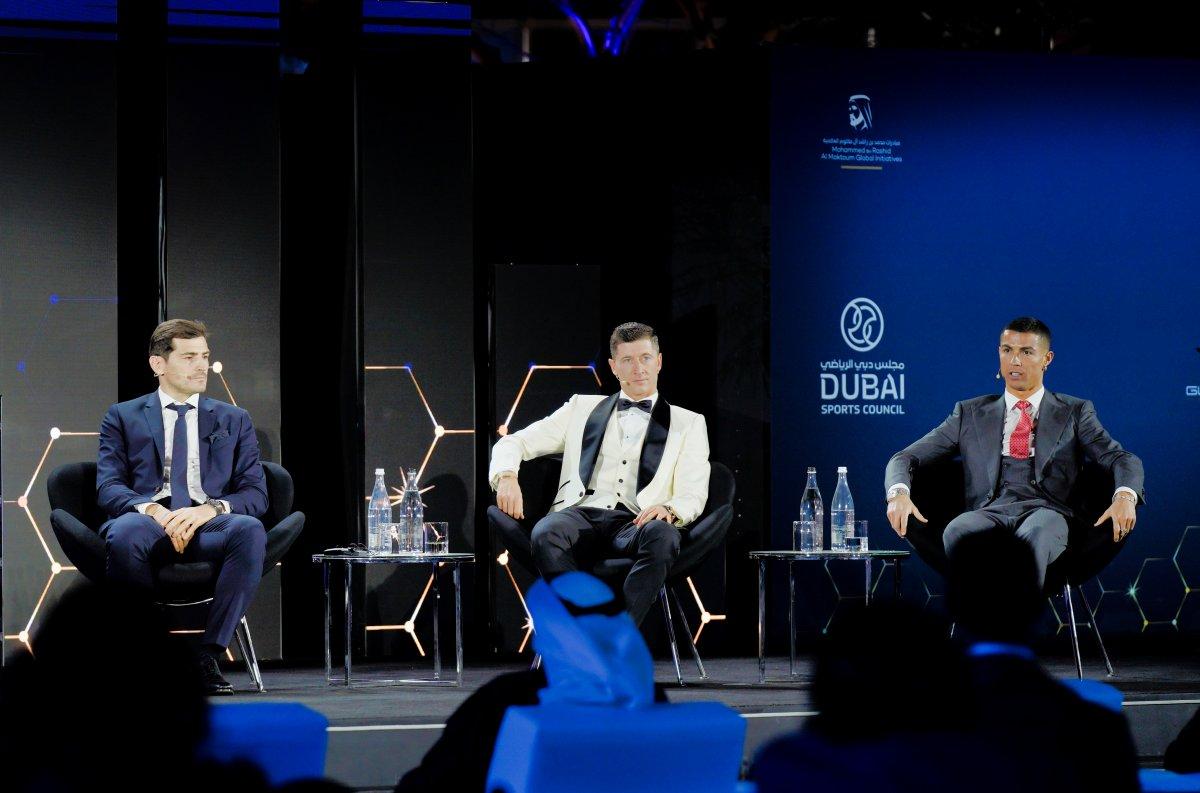 Cristiano Ronaldo yüzyılın futbolcusu seçildi