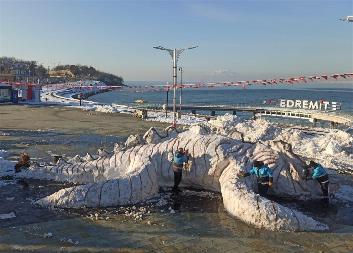 Van'da kardan, Van Gölü canavarı yapıldı