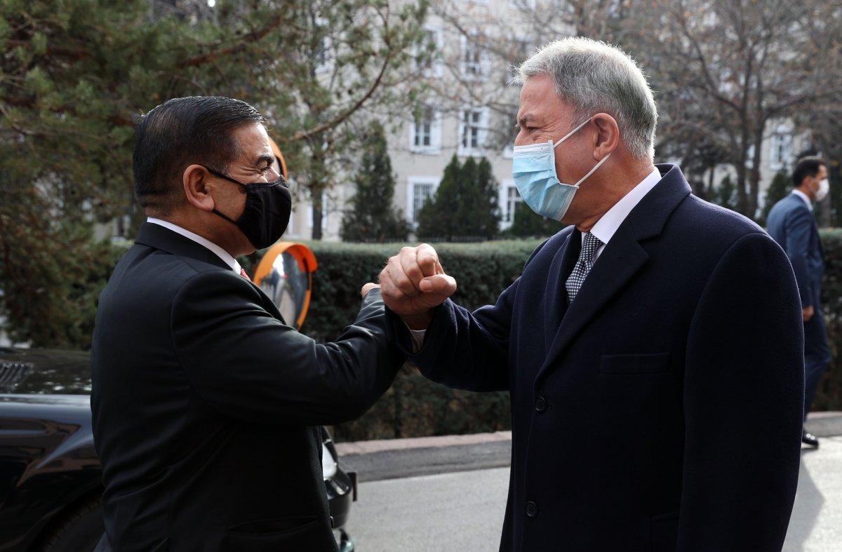 Hulusi Akar, Iraklı mevkidaşı Jumaah Enad Saadoonn ile görüştü