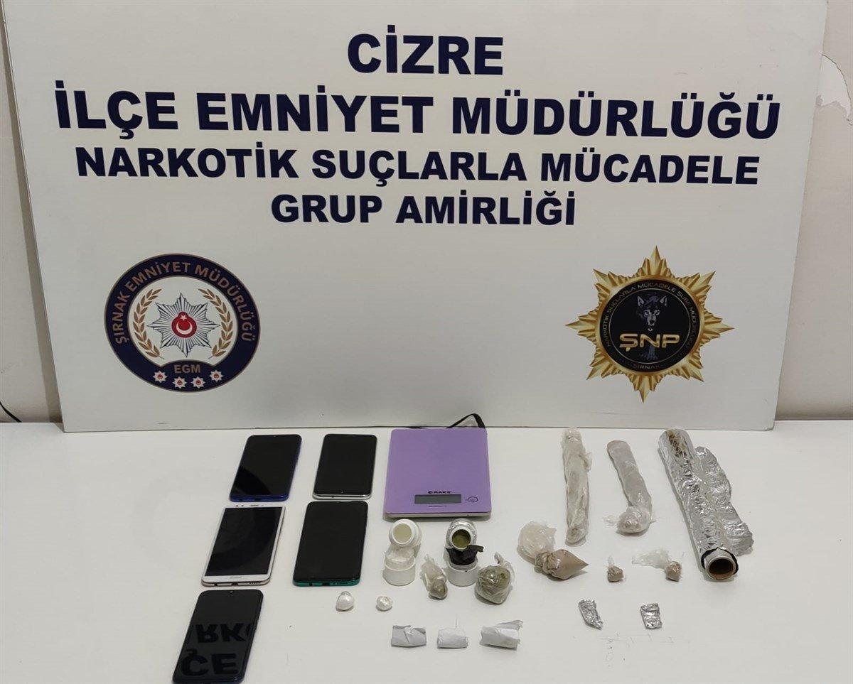 Şırnak'ta 2 kilo altınla birlikte tarihi eser ele geçirildi