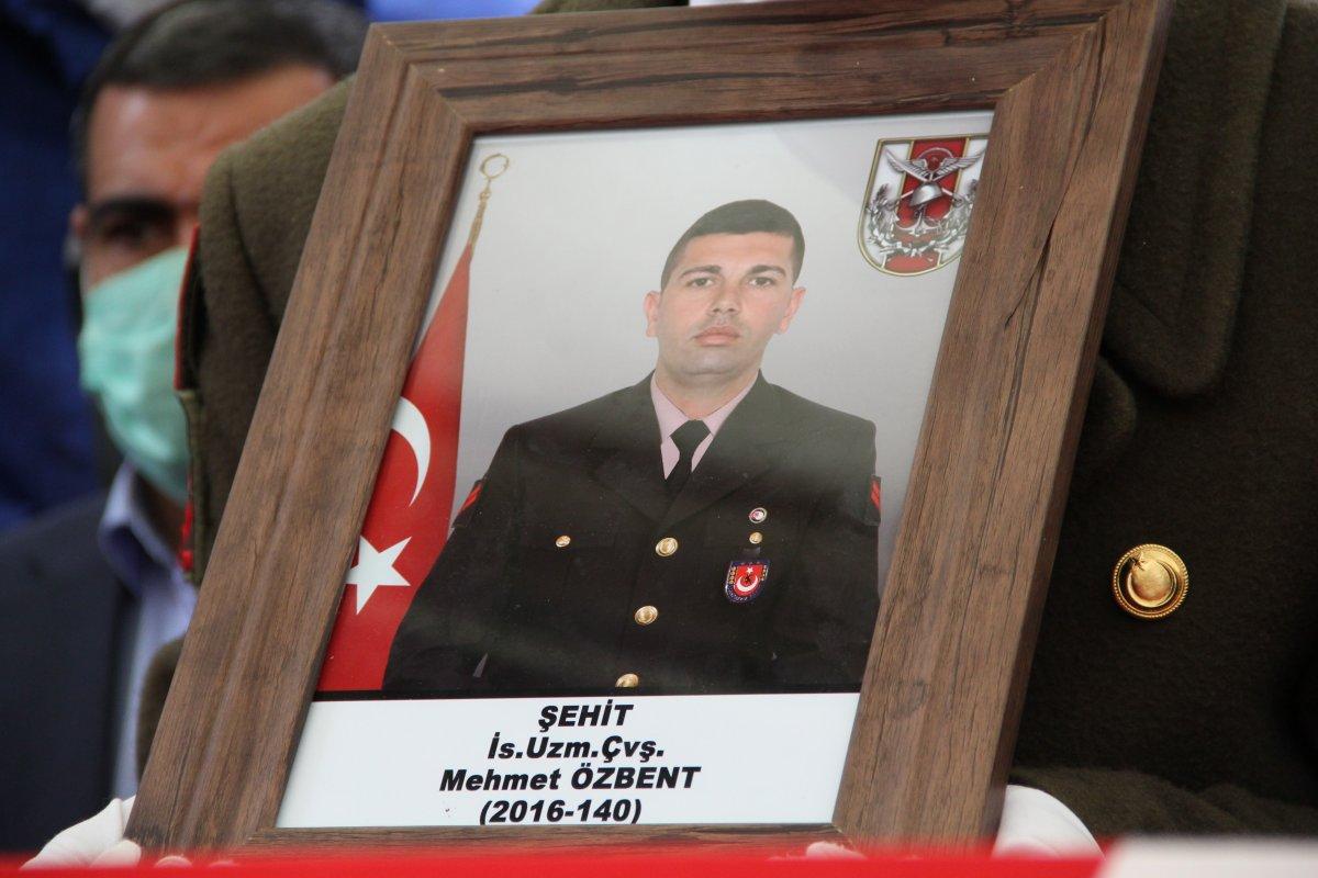İzmirli şehit Mehmet Özbent, son yolculuğuna uğurlandı