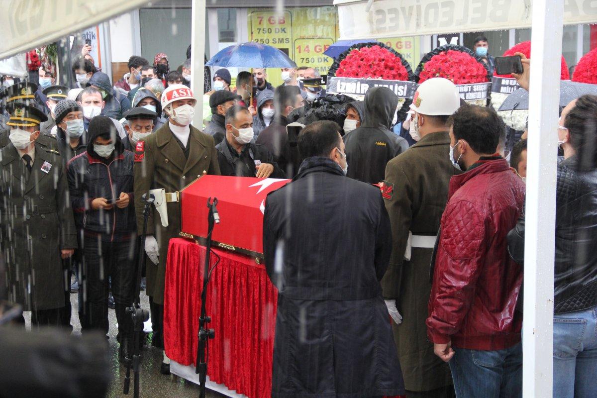 İzmirli şehit Mehmet Özbent, son yolculuğuna uğurlandı