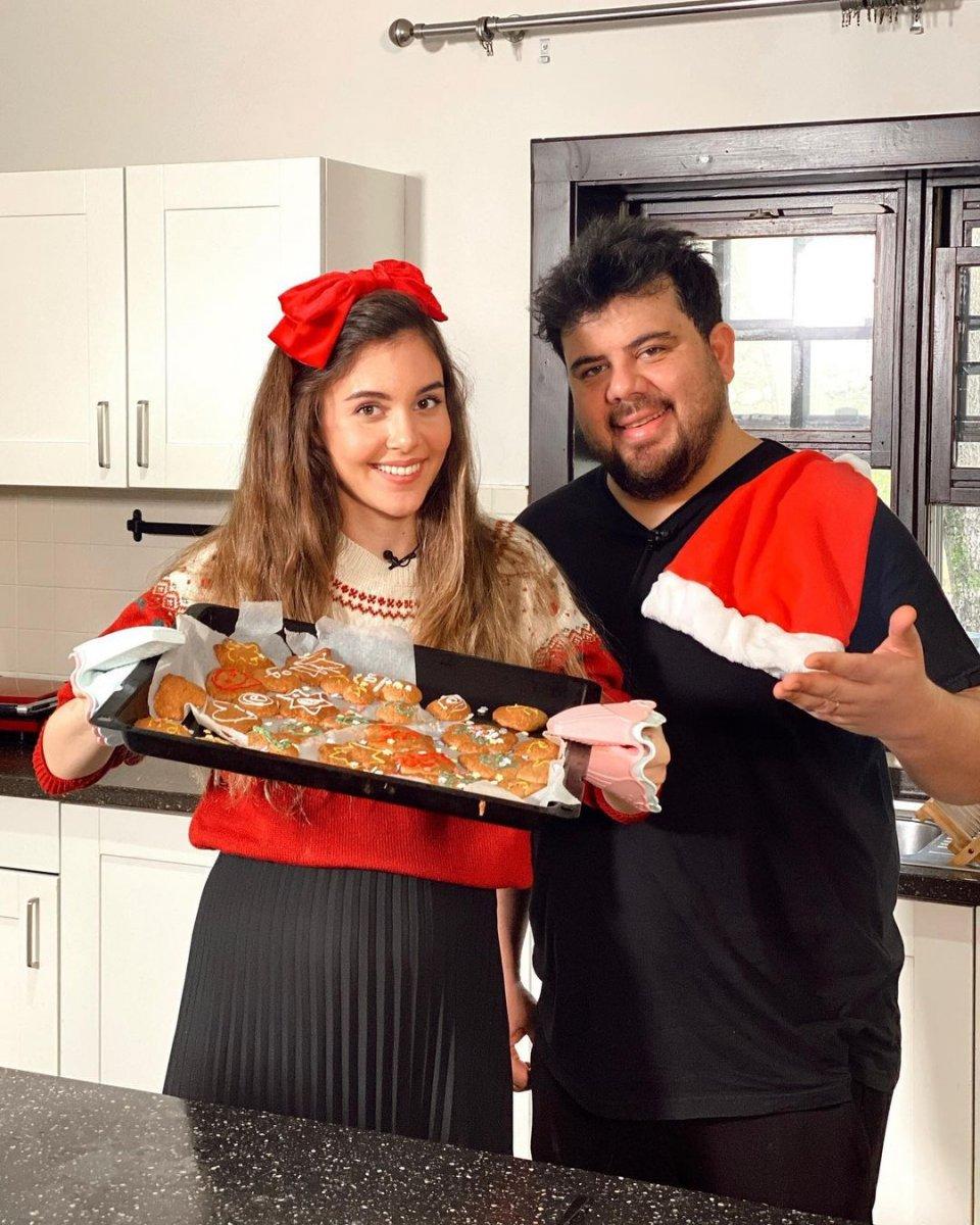 Berfu Yenenler'den hamilelik pozu