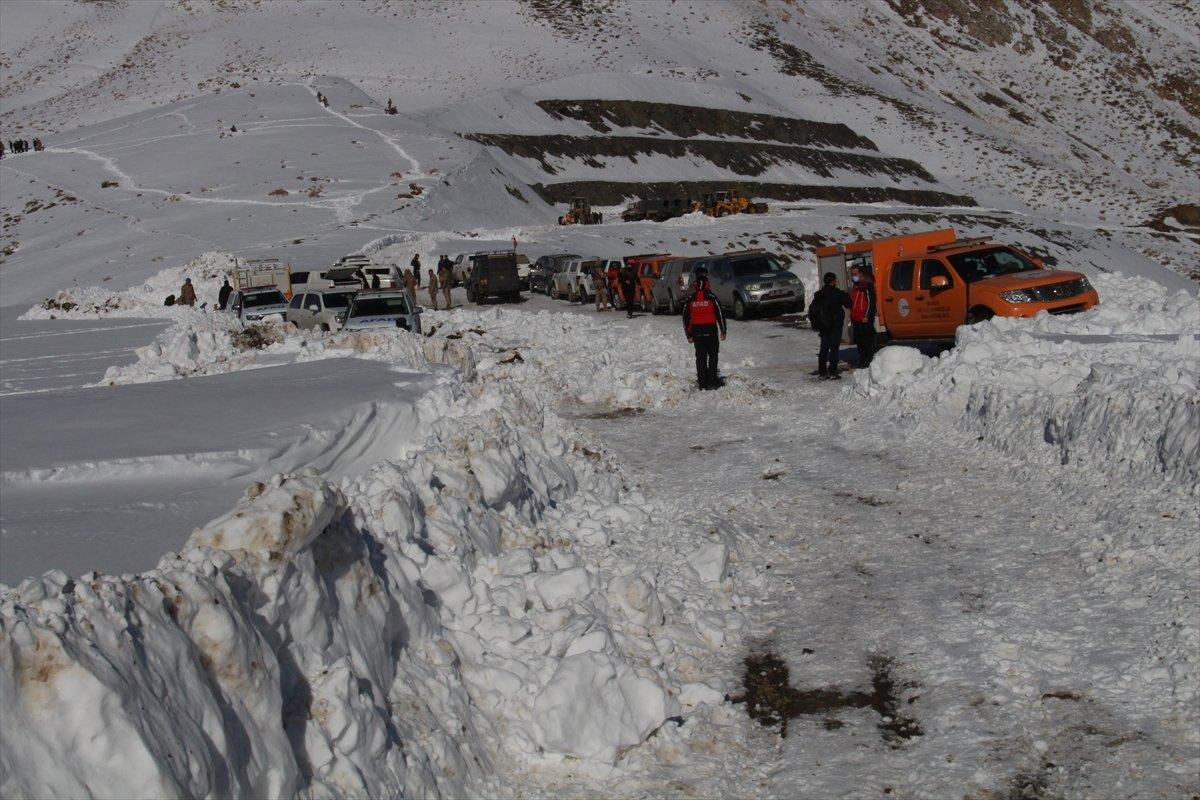Hakkari'de çığ faciası: Şehit sayısı 2'ye yükseldi
