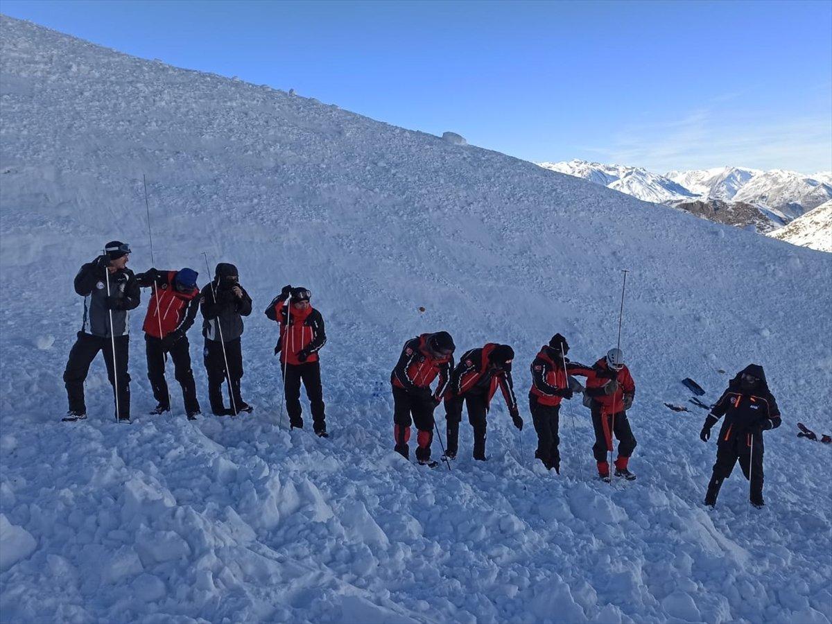 Hakkari'de çığ faciası: Şehit sayısı 2'ye yükseldi