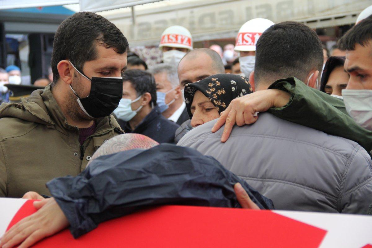 İzmirli şehit Mehmet Özbent, son yolculuğuna uğurlandı